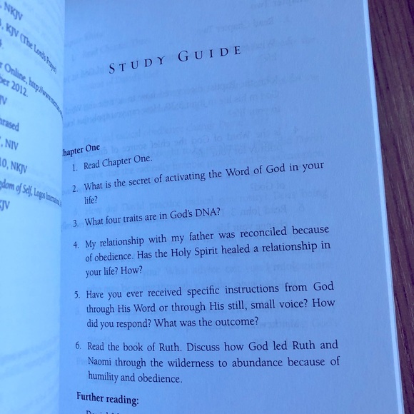 LIVING IN THE F.O.G. (Favor of God) by Mike Evans Christian Book NEW - Picture 4 of 11